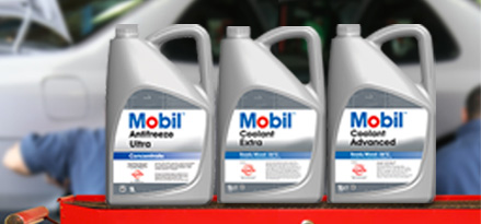 Liquidi refrigeranti Mobil in un garage