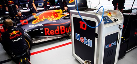 Auto Red Bull F1 da competizione ai box