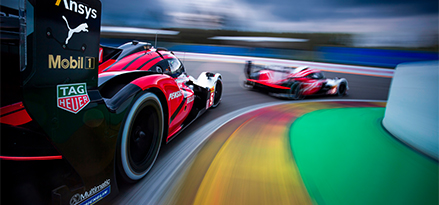 Auto da corsa Porsche in pista