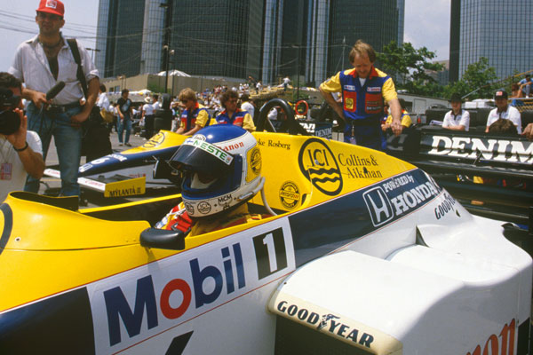 Keke Rosberg su una vettura di F1 al Gran Premio degli Stati Uniti del 1985